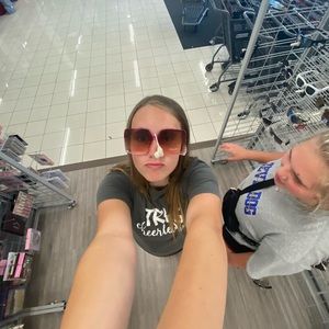 Meet your Posher, Hailey